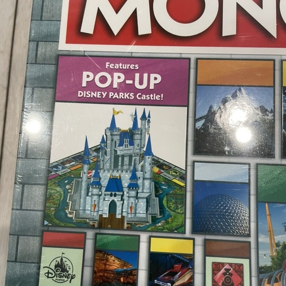 New MONOPOLY Disney Parks 2020 Pop-Up Castle Star Wars Rise of the Resistance - Picture 6 of 8